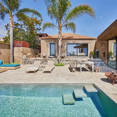 Casa vacanze Pirate House Sea Front Private Pool Garden